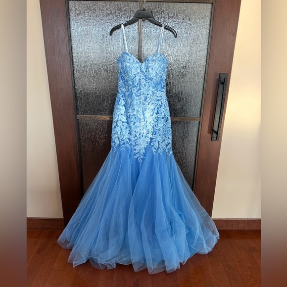 ELLIE WILDE EW36062 size 8 in Bluebell
Regular price$589.00 USD - Picture 3 of 12